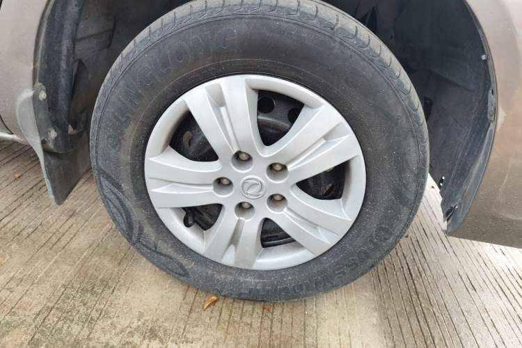 Used FORTHING Lingzhi 2017 M3L 1.6L 7-Seater Comfort Model Right Front Wheel Hub