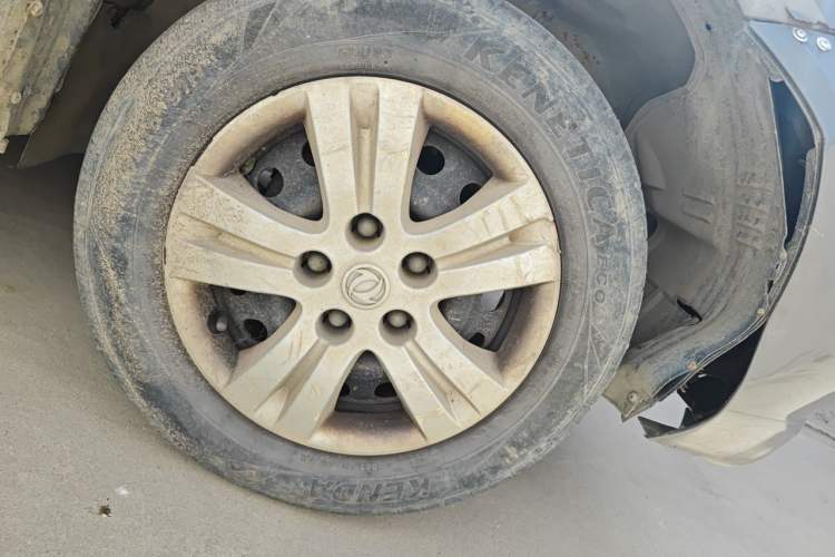 Used FORTHING Lingzhi 2017 V3 1.5L 7-Seater Comfort Model Right Front Wheel Hub