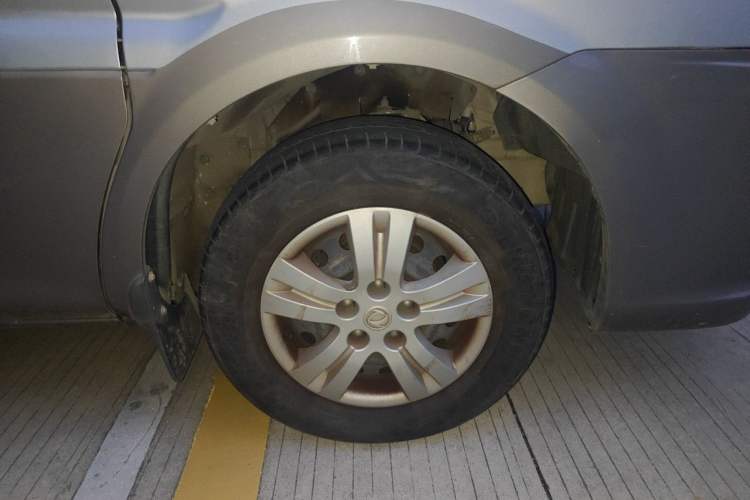 Used FORTHING Lingzhi 2017 Restyled M3L 1.6L 7-Seater Comfort Version Right Front Wheel Hub
