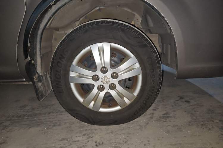 Used FORTHING Lingzhi 2017 M3L 2.0L 7-Seater Comfort Model Right Front Wheel Hub