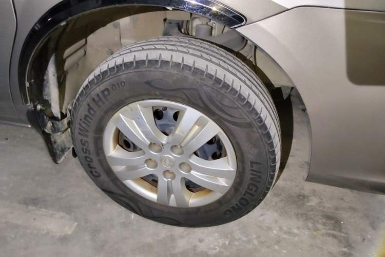Used FORTHING Lingzhi 2017 M3L 2.0L 7-Seater Comfort Model Right Front Wheel Hub