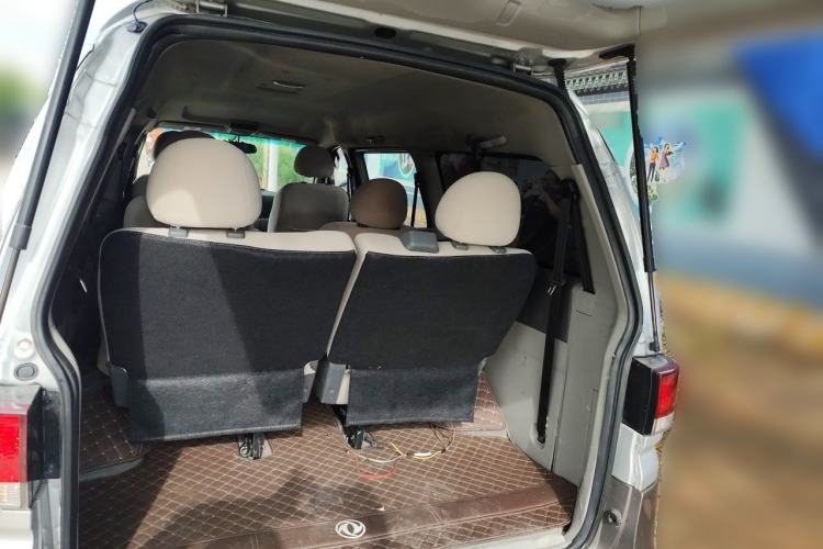 Used FORTHING Lingzhi 2017 M3L 1.6L 7-Seater Comfort Model Trunk