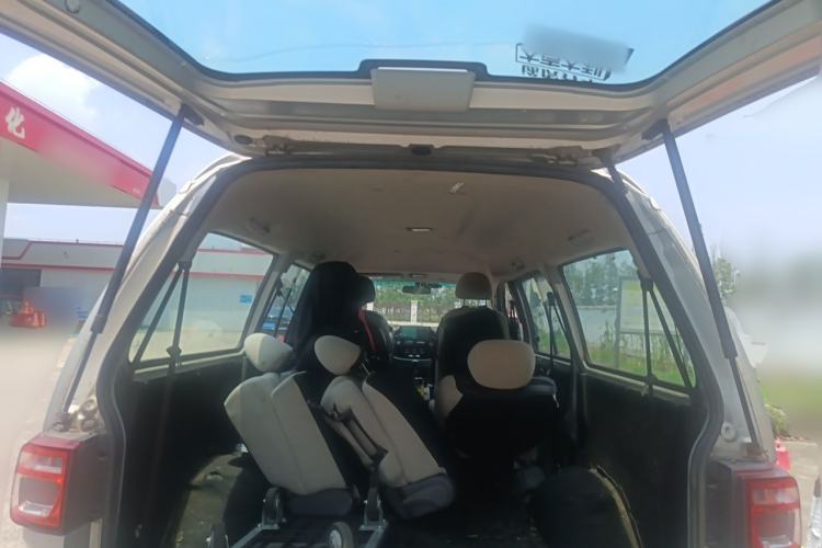 Used FORTHING Lingzhi 2017 M3L 1.6L 7-Seater Standard Model Trunk