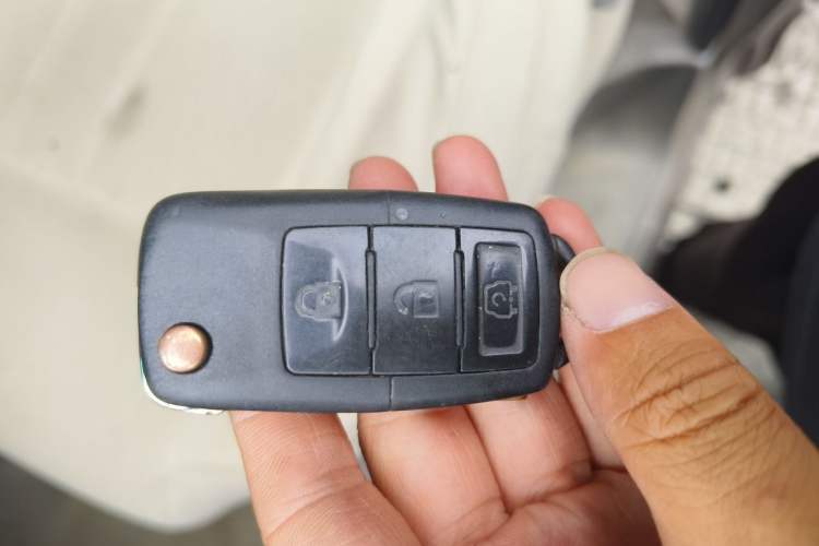 Used FORTHING Lingzhi 2017 M3L 1.6L 7-Seater Comfort Model Vehicle Key