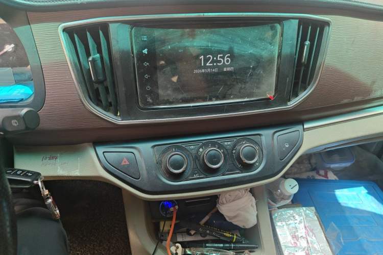 Used FORTHING Lingzhi 2017 M5 1.6L Luxury Model Audio And AC Panel