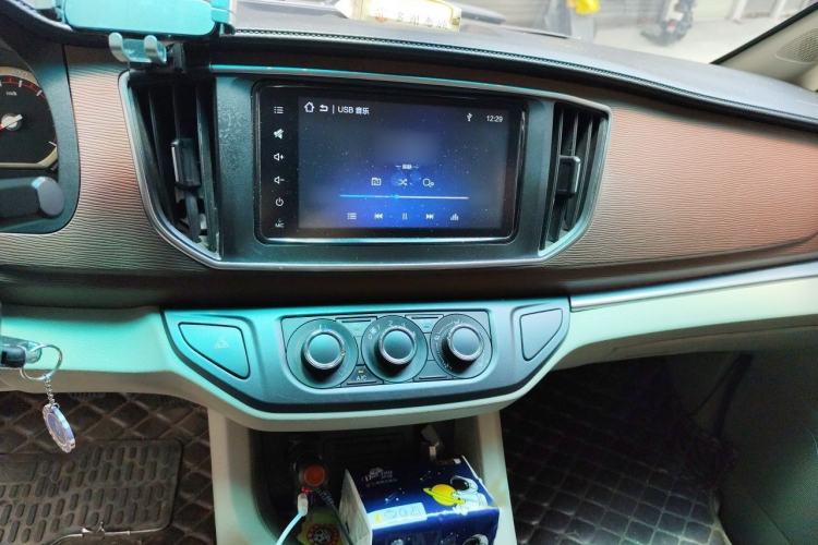 Used FORTHING Lingzhi 2017 M5L 1.6L 7-Seater Comfort Model Audio And AC Panel