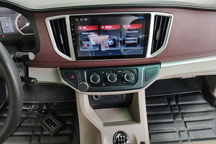 Used FORTHING Lingzhi 2017 M5L 1.6L 7-Seater Comfort Model Audio And AC Panel