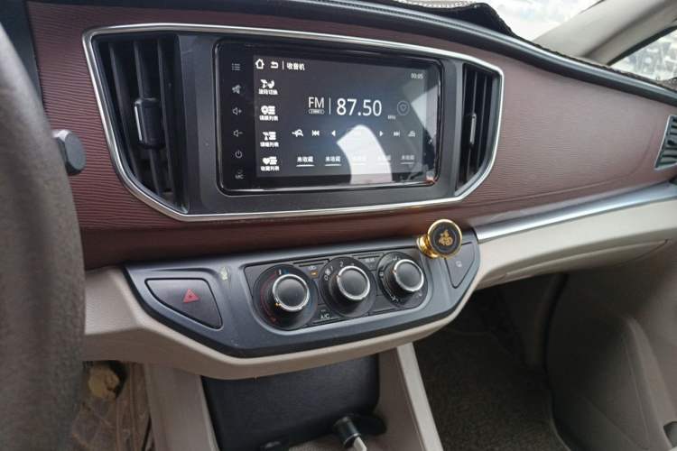 Used FORTHING Lingzhi 2017 M5 1.6L Luxury Model Audio And AC Panel