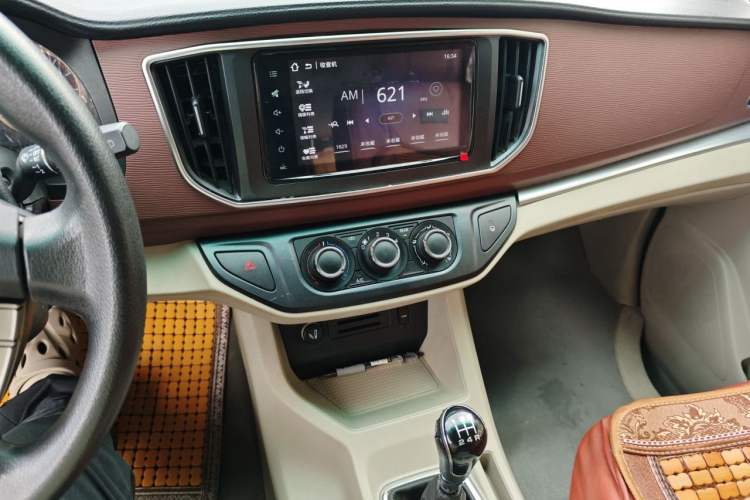 Used FORTHING Lingzhi 2017 M5 1.6L Luxury Model Audio And AC Panel