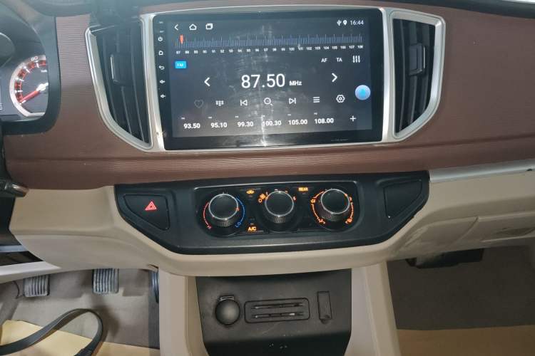 Used FORTHING Lingzhi 2017 M5L 1.6L 7-Seater Standard Model Audio And AC Panel
