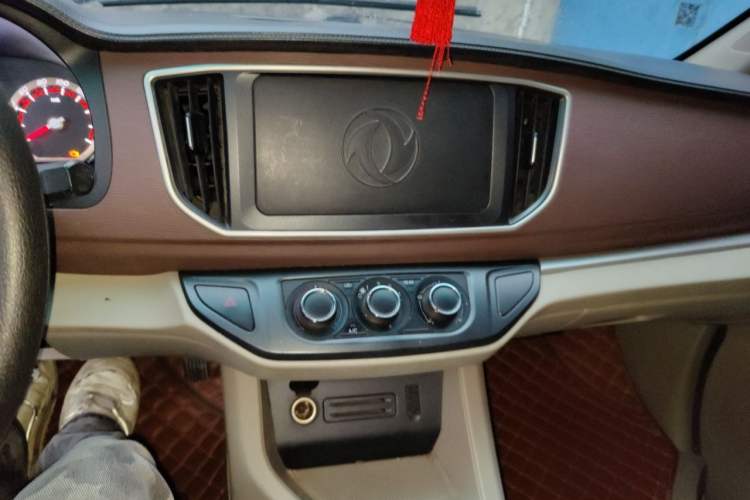 Used FORTHING Lingzhi 2017 M5L 1.6L 7-Seater Standard Model Audio And AC Panel