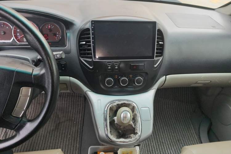 Used FORTHING Lingzhi 2017 M3L 2.0L 7-Seater Comfort Model Audio And AC Panel