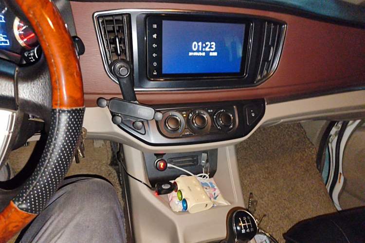 Used FORTHING Lingzhi 2017 M5 1.6L Luxury Model Audio And AC Panel