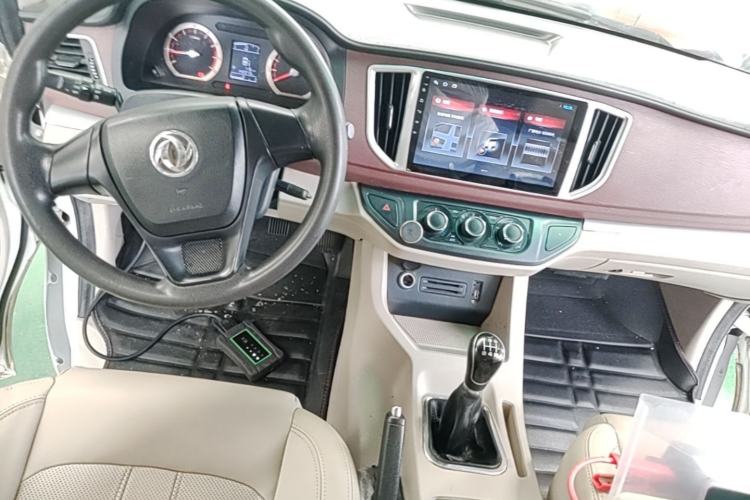 Used FORTHING Lingzhi 2017 M5L 1.6L 7-Seater Comfort Model Center Console