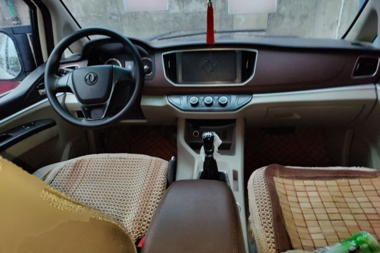 Used FORTHING Lingzhi 2017 M5L 1.6L 7-Seater Standard Model Center Console