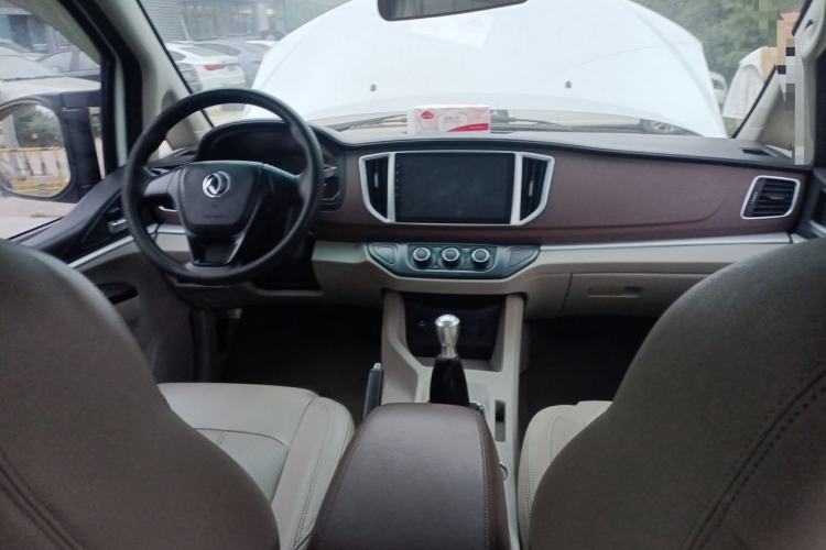 Used FORTHING Lingzhi 2017 M5L 1.6L 7-Seater Comfort Model Center Console