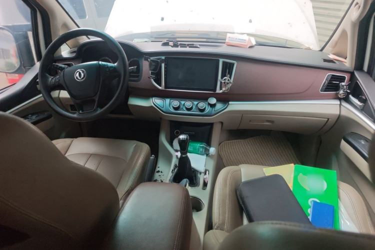 Used FORTHING Lingzhi 2017 M5L 1.6L 7-Seater Comfort Model Center Console