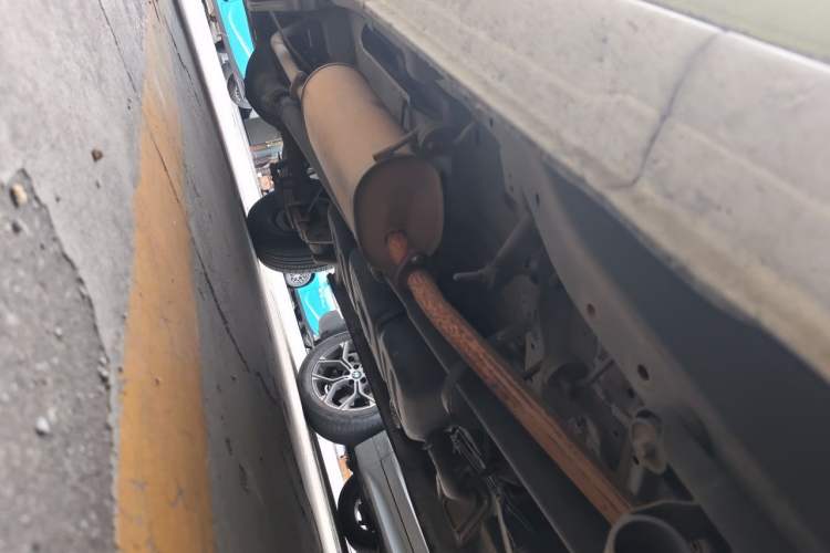 Used FORTHING Lingzhi 2017 M5L 1.6L 7-Seater Standard Model Chassis Front Right