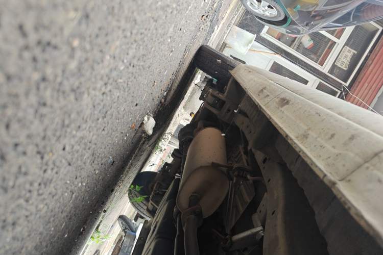 Used FORTHING Lingzhi 2017 M5 1.6L Standard Model Chassis Front Right