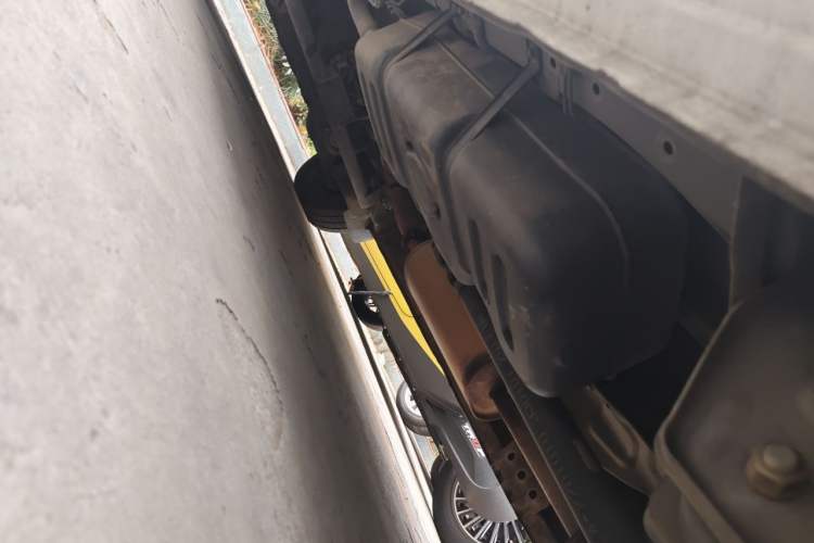 Used FORTHING Lingzhi 2017 M5L 1.6L 7-Seater Standard Model Chassis Rear