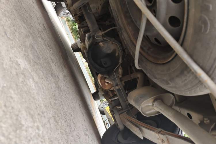 Used FORTHING Lingzhi 2017 M5L 1.6L 7-Seater Standard Model Chassis Rear Right