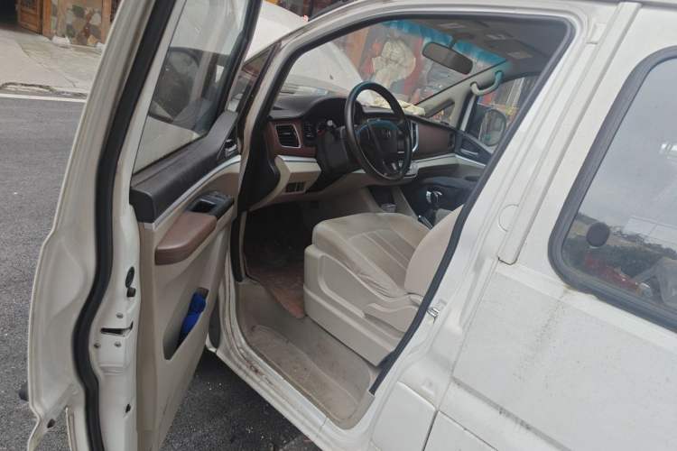 Used FORTHING Lingzhi 2017 M5 1.6L Standard Model Driver Seat