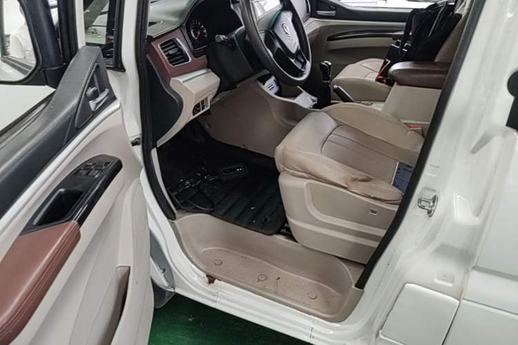 Used FORTHING Lingzhi 2017 M5L 1.6L 7-Seater Comfort Model Driver Seat