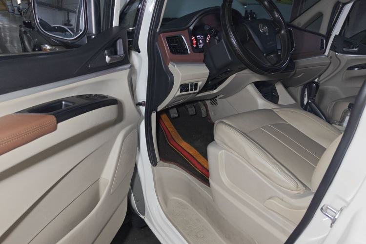 Used FORTHING Lingzhi 2017 M5L 1.6L 7-Seater Comfort Model Driver Seat