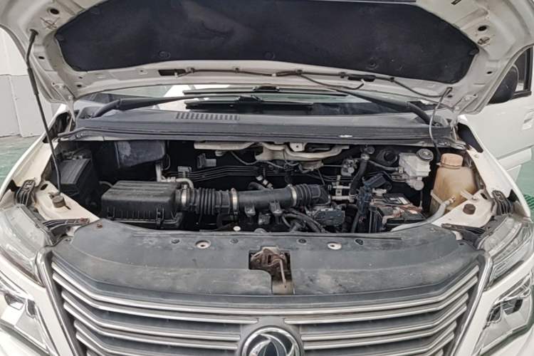 Used FORTHING Lingzhi 2017 M5L 1.6L 7-Seater Comfort Model Engine Bay