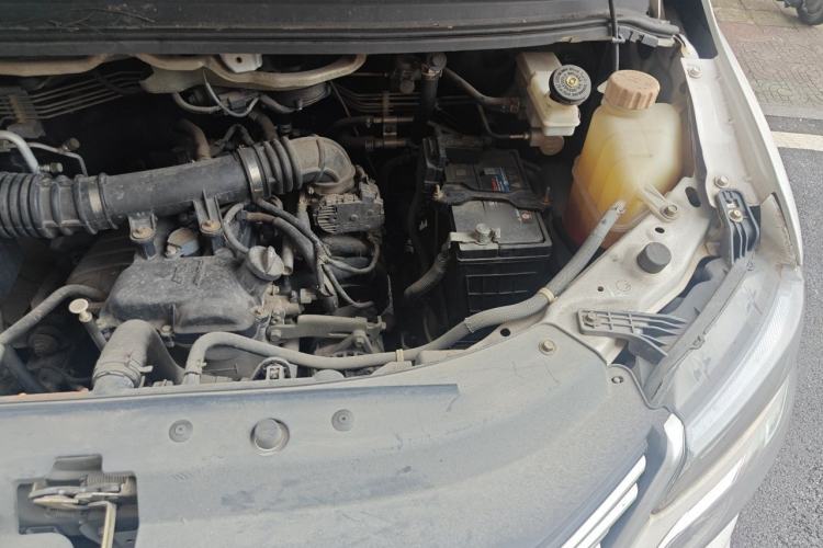 Used FORTHING Lingzhi 2017 M5 1.6L Standard Model Engine Bay Left