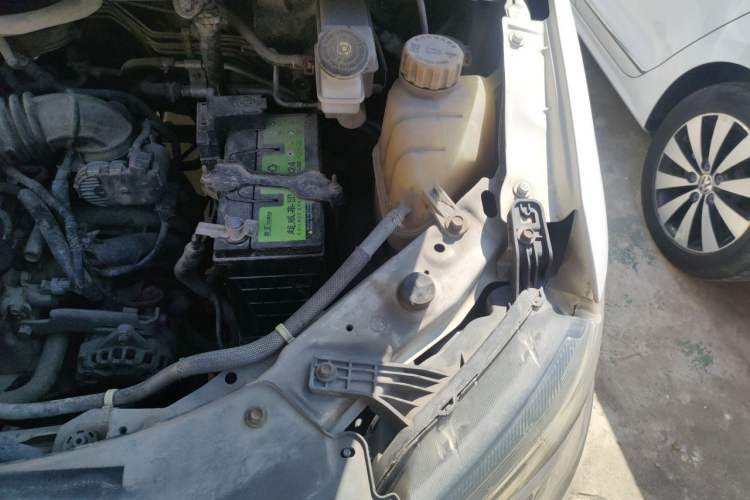 Used FORTHING Lingzhi 2017 M5L 1.6L 7-Seater Comfort Model Engine Bay Left