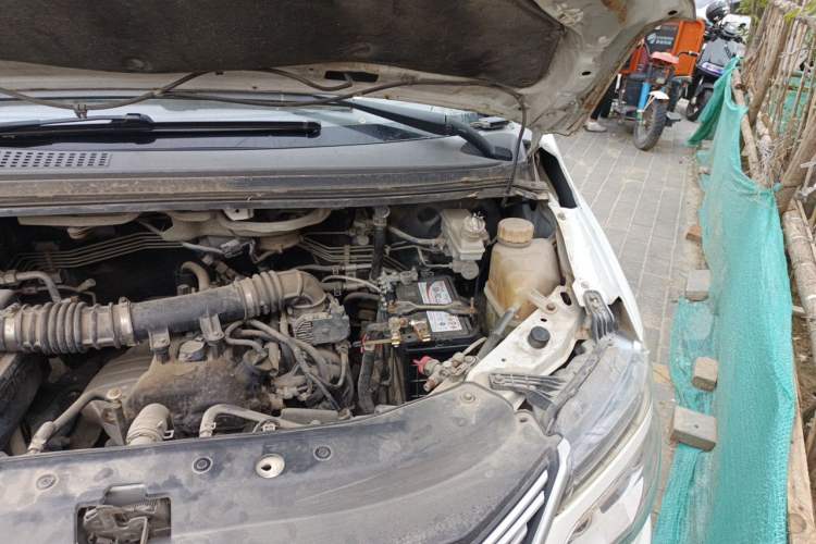 Used FORTHING Lingzhi 2017 M5 1.6L Luxury Model Engine Bay Left