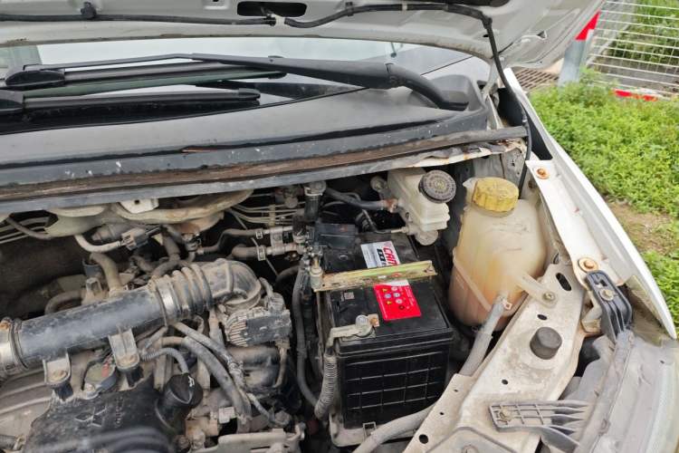 Used FORTHING Lingzhi 2017 M5 1.6L Luxury Model Engine Bay Left
