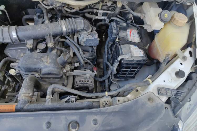 Used FORTHING Lingzhi 2017 M5L 1.6L 7-Seater Comfort Model Engine Bay Left