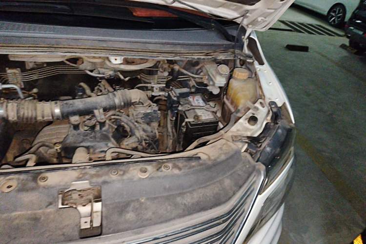 Used FORTHING Lingzhi 2017 M5 1.6L Luxury Model Engine Bay Left