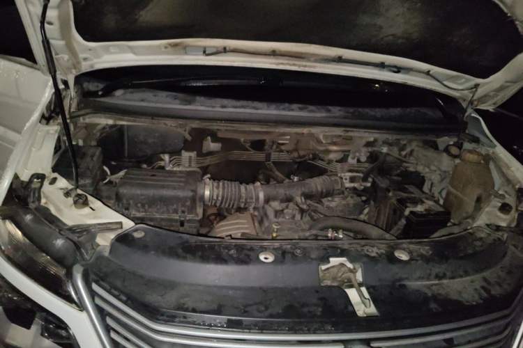 Used FORTHING Lingzhi 2017 M5L 1.6L 7-Seater Standard Model Engine Bay