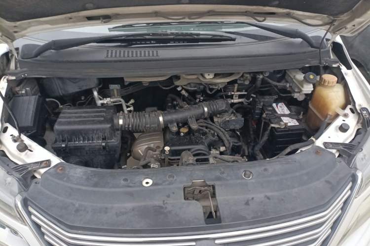 Used FORTHING Lingzhi 2017 M5L 1.6L 7-Seater Comfort Model Engine Bay