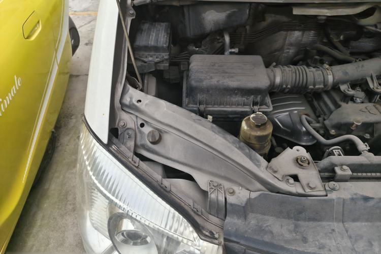 Used FORTHING Lingzhi 2017 M5L 1.6L 7-Seater Standard Model Engine Bay Right