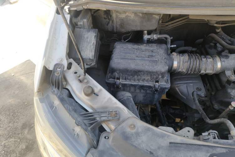 Used FORTHING Lingzhi 2017 M5L 1.6L 7-Seater Comfort Model Engine Bay Right