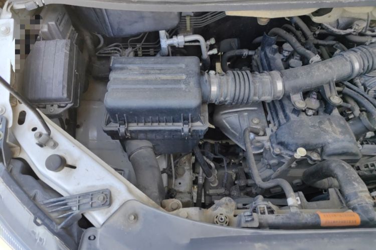 Used FORTHING Lingzhi 2017 M5L 1.6L 7-Seater Comfort Model Engine Bay Right