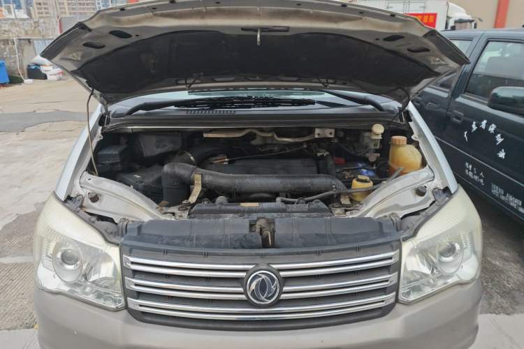 Used FORTHING Lingzhi 2017 M3L 2.0L 7-Seater Comfort Model Engine Bay