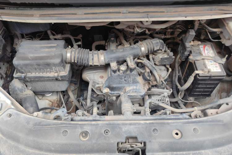 Used FORTHING Lingzhi 2017 M5L 1.6L 7-Seater Standard Model Engine Bay
