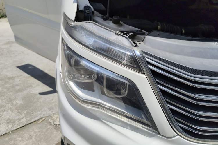 Used FORTHING Lingzhi 2017 M5L 1.6L 7-Seater Comfort Model Exterior 6