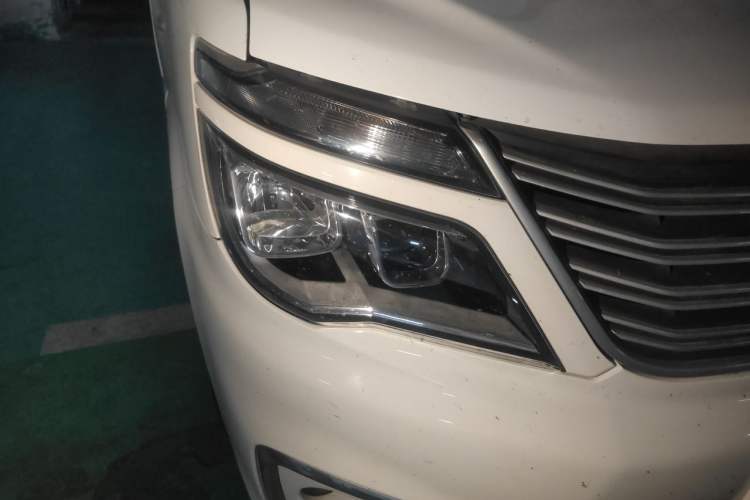 Used FORTHING Lingzhi 2017 M5 1.6L Standard Model Exterior 6