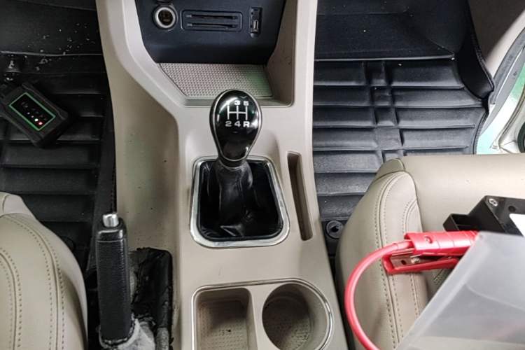 Used FORTHING Lingzhi 2017 M5L 1.6L 7-Seater Comfort Model Gear Lever