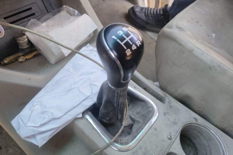 Used FORTHING Lingzhi 2017 M5L 1.6L 7-Seater Comfort Model Gear Lever
