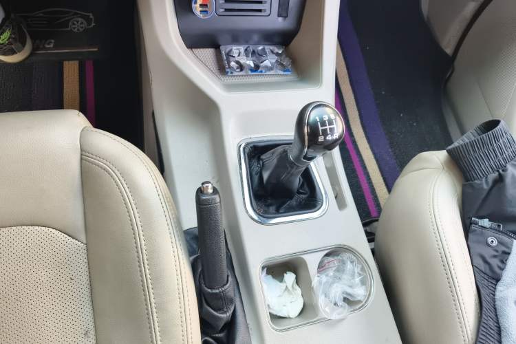 Used FORTHING Lingzhi 2017 M5L 1.6L 7-Seater Comfort Model Gear Lever