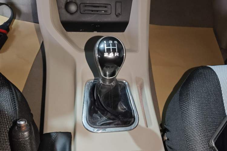 Used FORTHING Lingzhi 2017 M5L 1.6L 7-Seater Standard Model Gear Lever