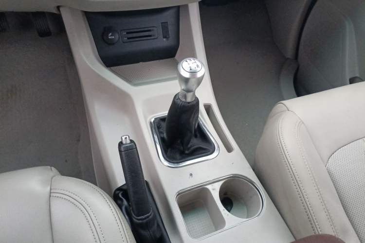 Used FORTHING Lingzhi 2017 M5L 1.6L 7-Seater Comfort Model Gear Lever