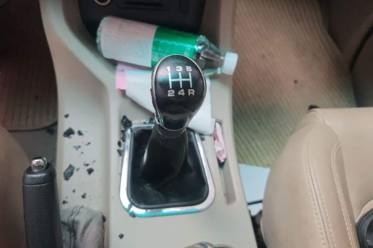 Used FORTHING Lingzhi 2017 M5L 1.6L 7-Seater Comfort Model Gear Lever